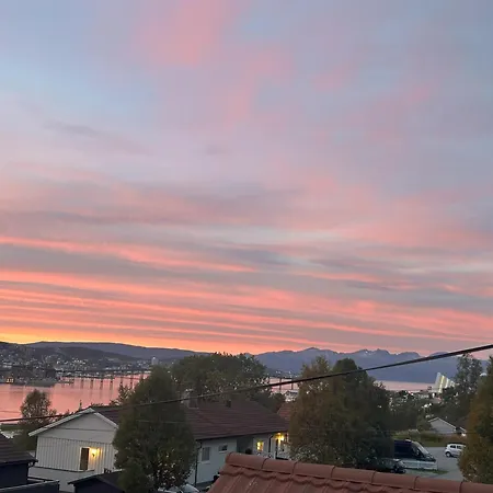 Panoramic And Mountain View - Balcony With Fireplace Included Wood * Tromsø